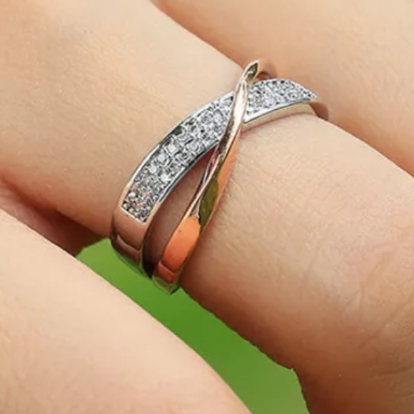 New Women’s Two Tone 925 Silver Diamond Ring - Picture 2 of 6